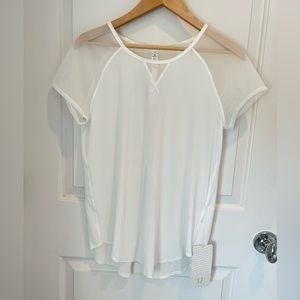 Lululemon Mix and Mesh T Shirt White. NWT Sz 6